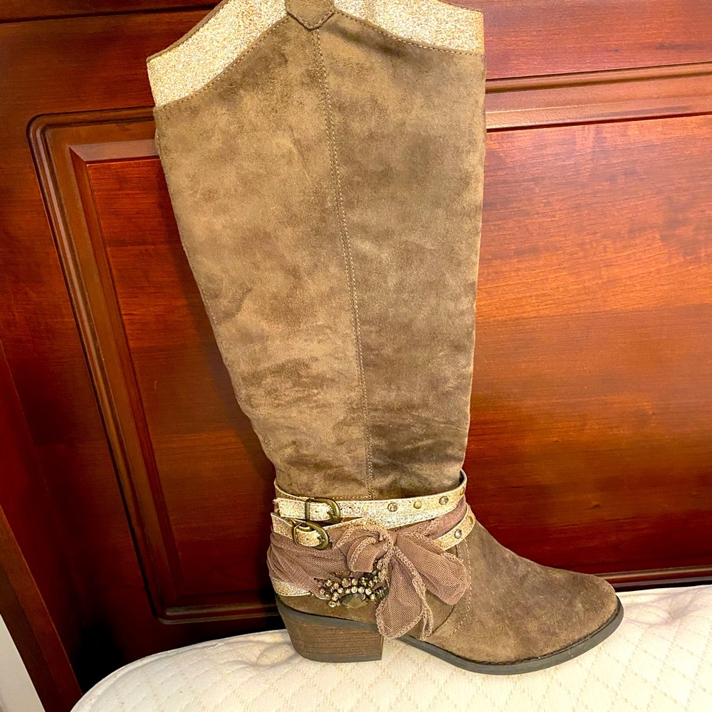 Calf high boots from Buckle